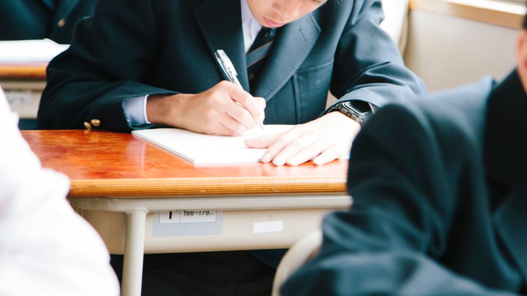 スコップ片手に平城京で土器を発掘する生徒も…難関私立･渋幕の旅行が｢現地集合･現地解散｣を貫くワケ 何をしても、集合場所に遅刻しても｢自己責任｣