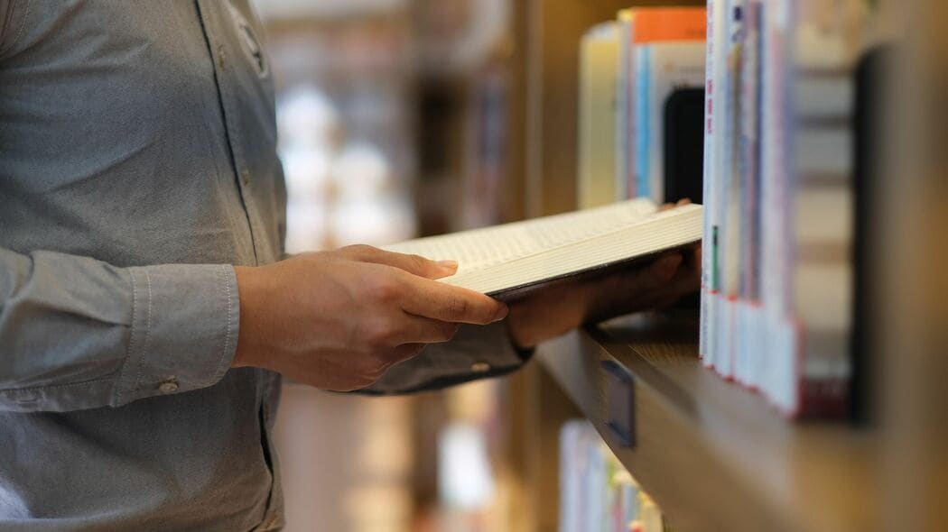 本はけして図書館で借りるな…林望｢いくら読んでも知識がちっとも身につかない人の残念な習慣｣