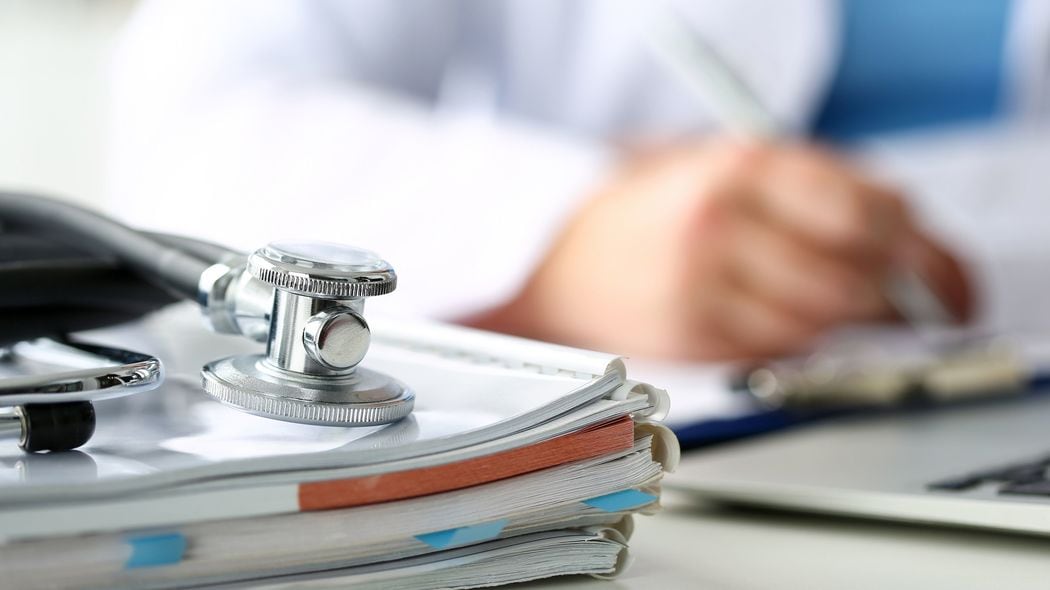 医学部時代は｢金髪×ピアス5個｣の姿に…現役医師が青春時代に見つけた"自分が思うように生きる"究極の方法 これは僕にとって小さくない出来事だった