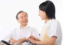 老父と女性ケアマネの間の「トラブル」