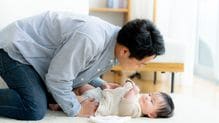保育園に迎えに行った足で不倫相手と子連れデート…夫を