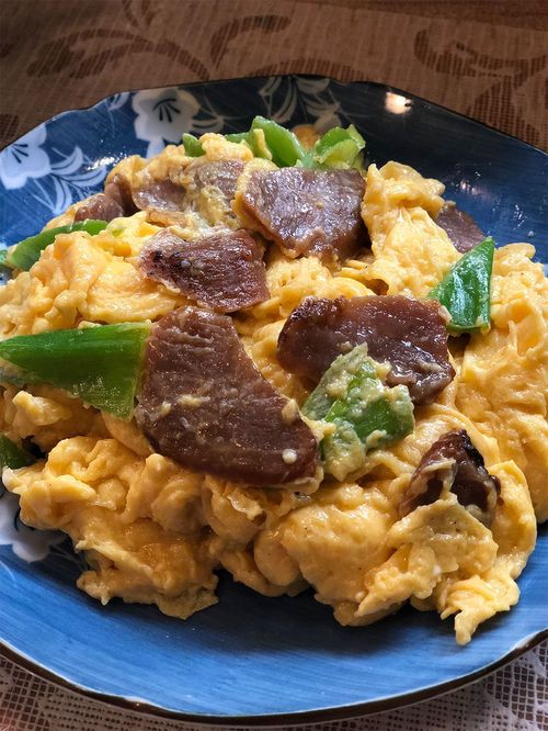 首尾一貫性がない良店の一例。地下1階のボロボロの居酒屋を居抜き、清潔感ゼロの店内、100均の皿……と、日本人感覚では「地雷」感しかないが、広州の下町の食堂メニューをかなり高い再現度で提供していた巣鴨のガチ中華店。残念ながら現在は閉店。