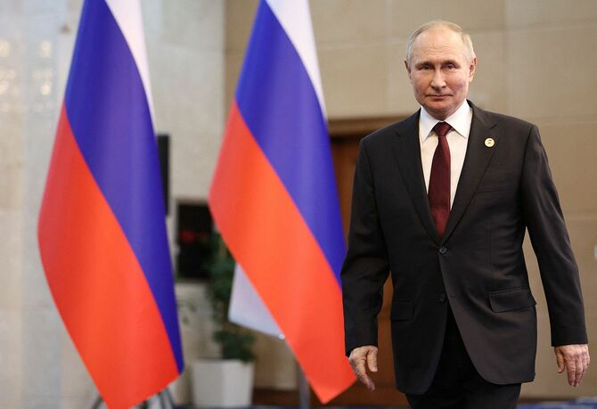 キルギスの首都ビシケクで記者会見に臨むロシアのプーチン大統領＝2022年12月9日