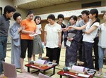 会議は勤務時間外のため服装も様々。