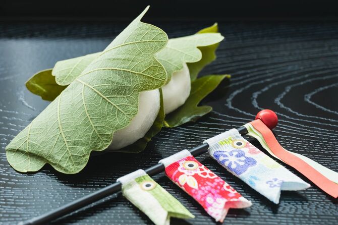 かしわ餅とミニュチュアの鯉のぼり