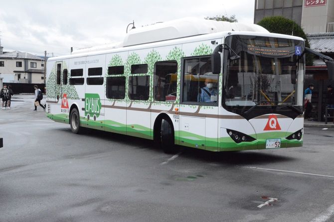 富士スバルラインを走る「電気バス」