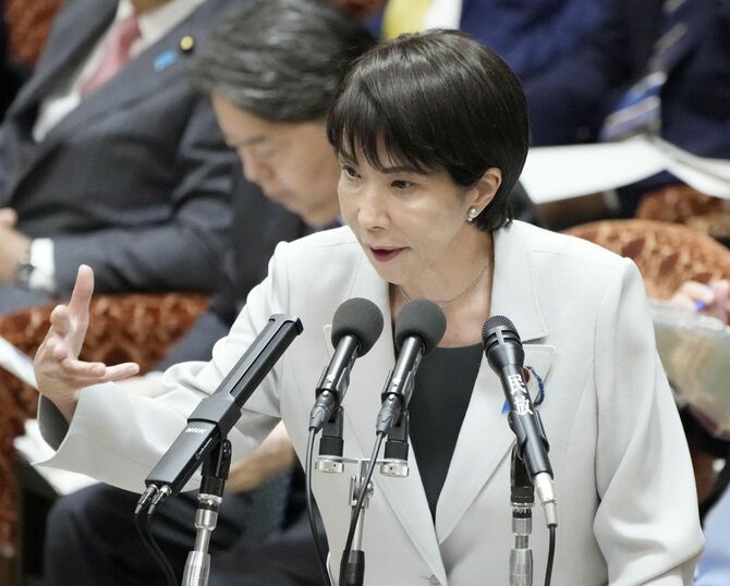 衆院予算委で答弁する高市首相=2025年11月10日午後