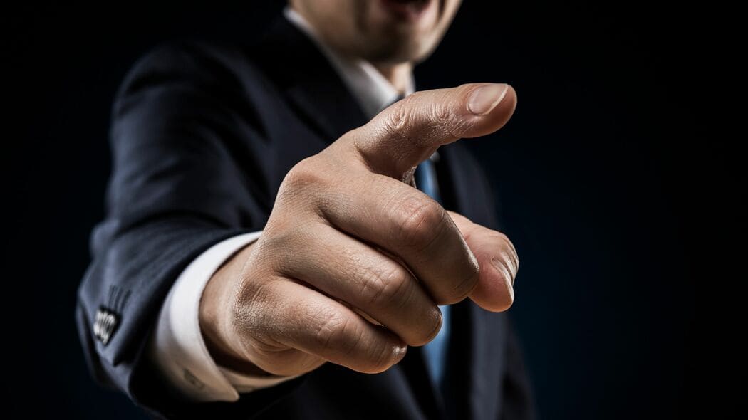 話を聞かずに一方的にまくし立ててくる…｢理不尽上司｣を反省させるすごい切り返しフレーズ3パターン