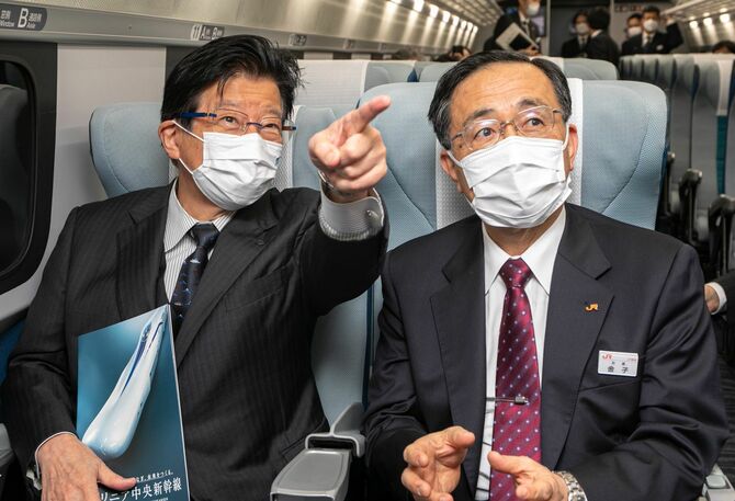 2022年11月2日にリニア実験線に試乗する川勝知事と金子社長（当時）