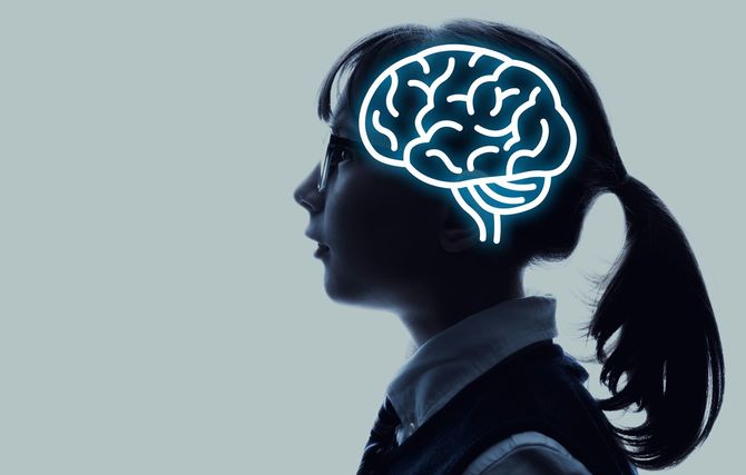 小さな子と脳のコンセプト