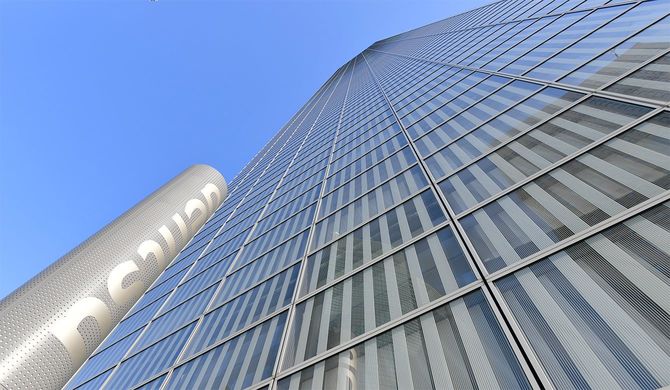 電通 本社ビル（東京都港区）＝2018年2月5日