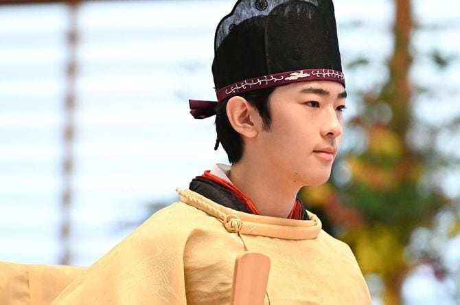 「加冠の儀」に臨まれる秋篠宮家の長男悠仁さま