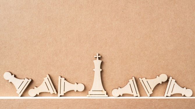 ビジネスとデザインのコンセプト：チェスのコマ