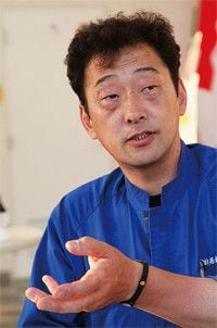 小幡 淳●営業統括。1964年生まれ。仙台市内のディーラーに勤務後、若松自動車商会入社。自動車の営業一筋30年。