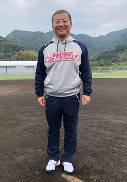キリンホールディングスを退職し、長崎国際大学野球部の総監督になった栗原邦夫さん