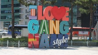 BTS再始動､3年9カ月の沈黙を経て――変わる音楽市場で王座を守れるか