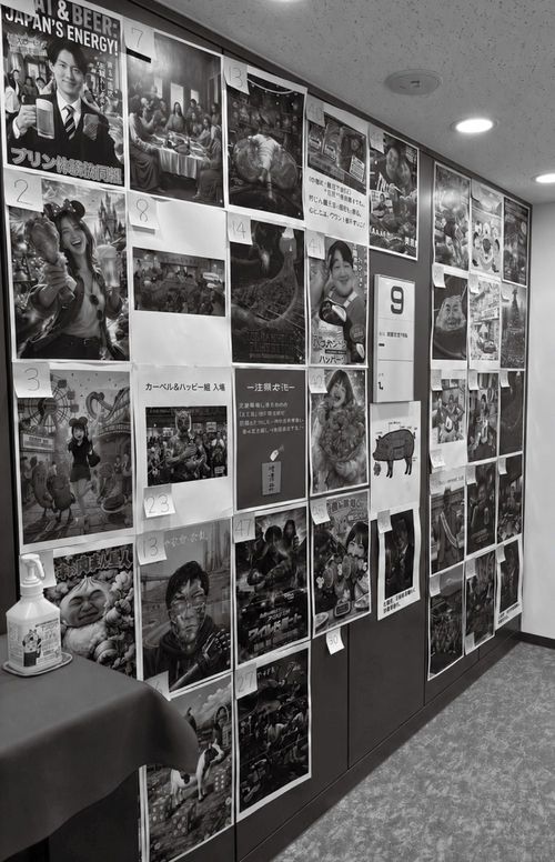 エレベーター前で展開される社内コンテスト