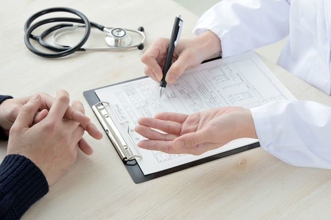 カウンセリングを受ける男性