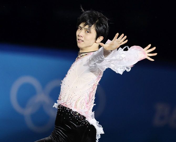 フィギュアスケートのエキシビションで演技する羽生結弦=2022年2月20日、中国・北京