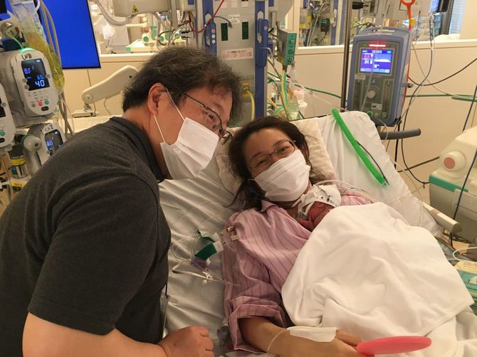 生後4日、初めての母子対面。