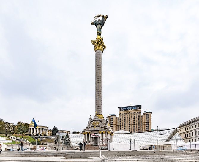 キーウの独立広場。この地下にモール「GLOBUS」はある（2016年撮影）