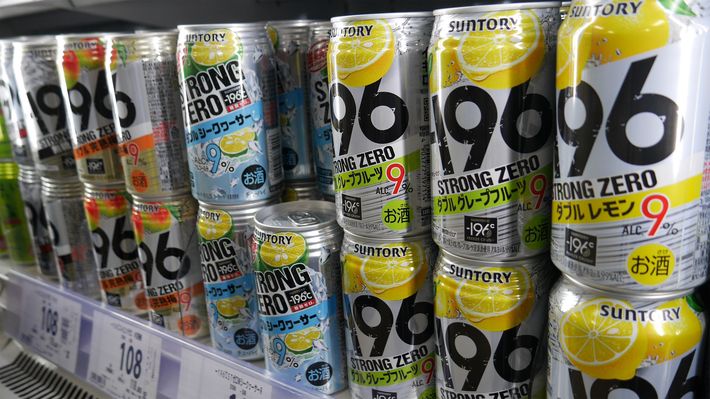 早く安く酔えるコスパ最強のお酒…若い女性もゴクゴク飲める「ストロング系チューハイ」の本当の怖さ