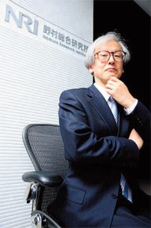 <strong>藤沼彰久</strong>●ふじぬま・あきひさ 1950年、東京都生まれ。74年東京工業大学大学院制御工学科修士課程修了。同年、野村コンピュータシステム（現野村総合研究所）入社。94年取締役情報技術本部副本部長などを経て、2002年社長に就任。10年より会長。