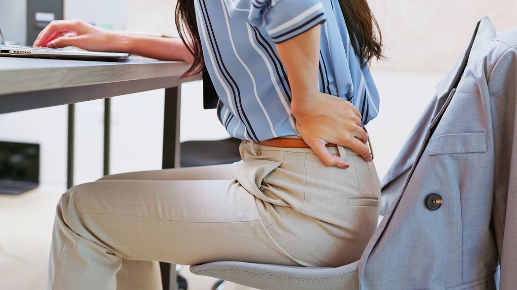 デスクワークをするだけで健康は蝕まれる…｢週末の運動だけでは不十分｣座りすぎのリスクを軽減する方法 電話は立ってかける､立ち会議を導入する…