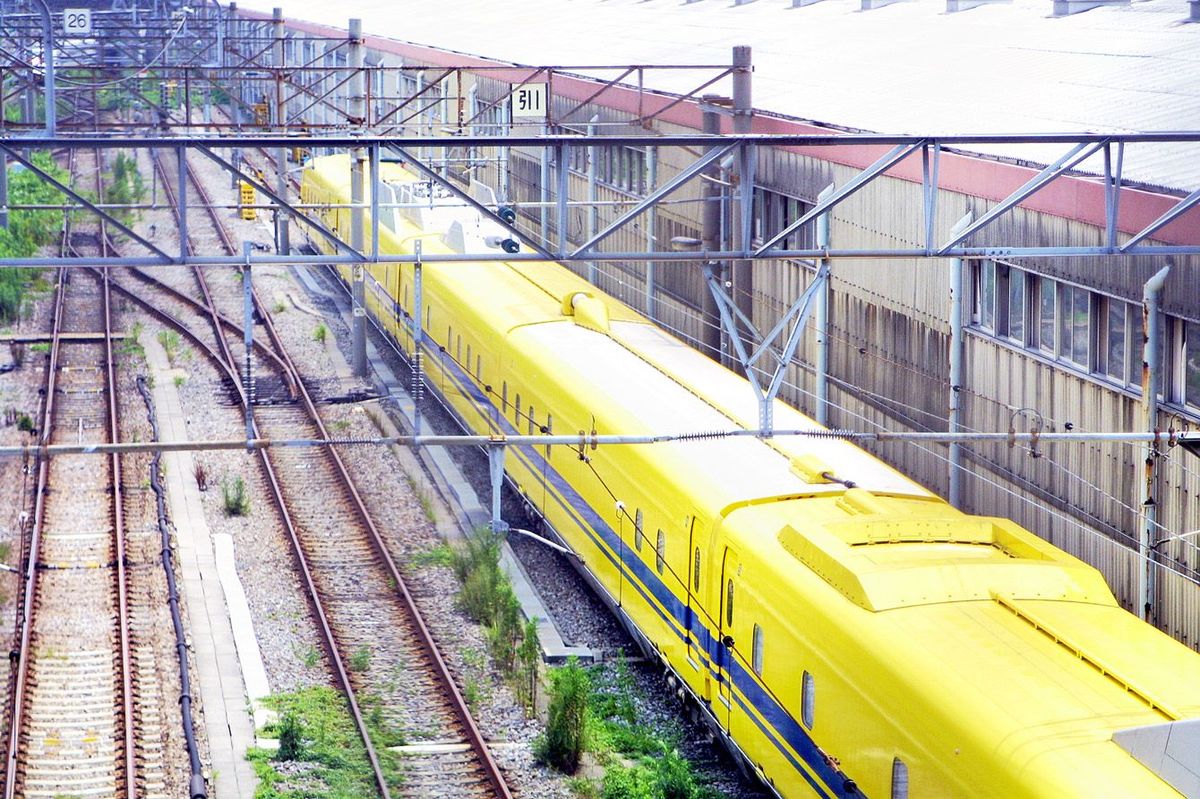 大井車両基地に停車中のドクターイエロー　2005年7月19日