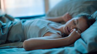 あなたvs不眠｢大規模研究で判明した"よく眠れる色"｣