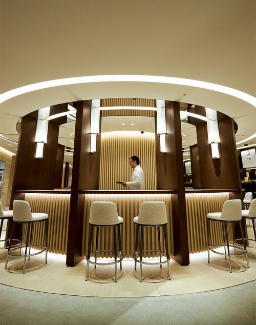 ロレックスのアフターサービスは全国の正規品販売店が主な窓口となる。東京・銀座にある「ロレックス ブティック レキシア 銀座本店」の地下1階は、アフターサービス専用のフロア。上質な空間でユーザーを迎え入れる。