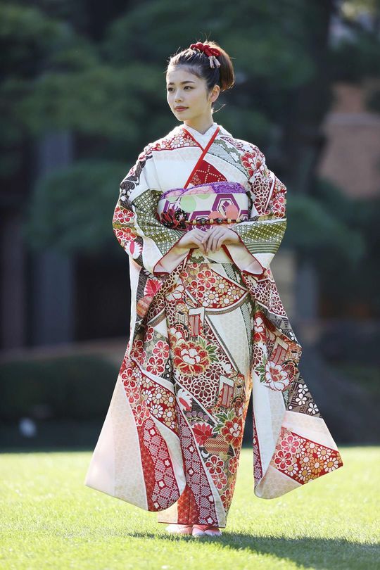 2022年オスカープロモーション新春晴れ着撮影会での小芝風花（＝2021年12月9日、東京都港区の明治記念館）