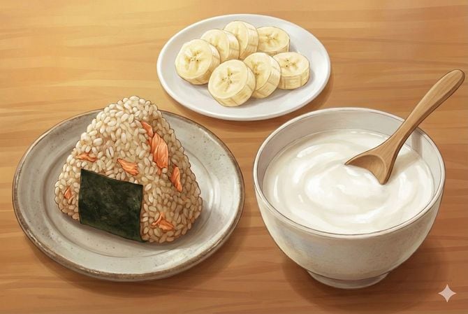 鮭おにぎり(もち麦入り)+豆乳ヨーグルト+バナナ