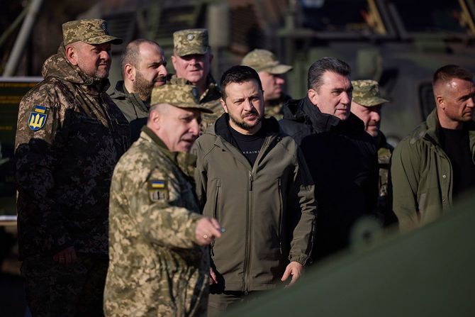 ゼレンスキー大統領がミサイル部隊・砲兵部隊および工兵部隊の日を記念し、これらの部隊の将兵と面会、国家勲章を授与した