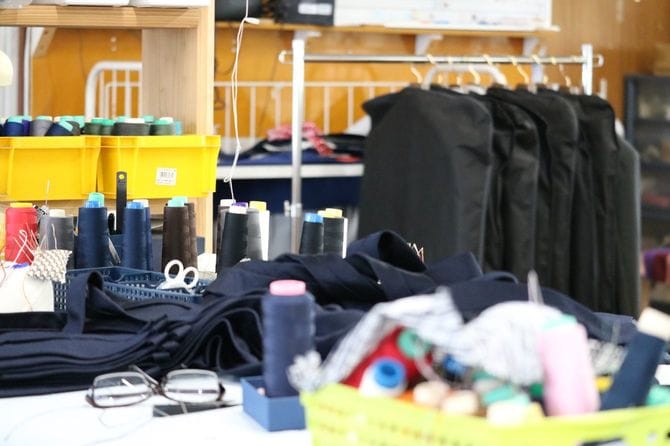 笏本縫製の工場内