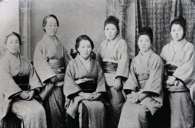 秋田時代の大関和(写真前列、左はじ)