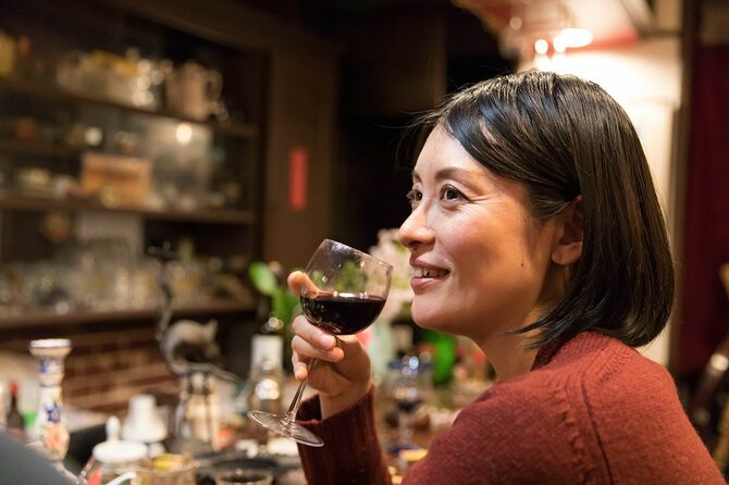 美しい笑顔で日本人女性