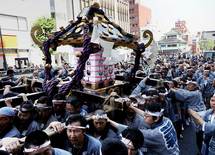 三社祭から"やんちゃな輩"を排除すべきか