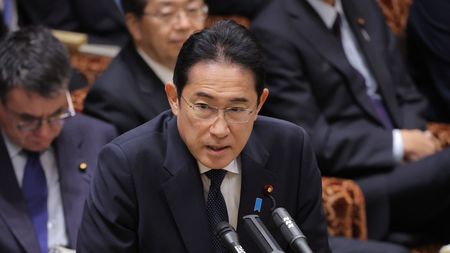 岸田文雄首相の周辺は財務官僚だらけ…｢聞く力｣から｢増税メガネ｣に