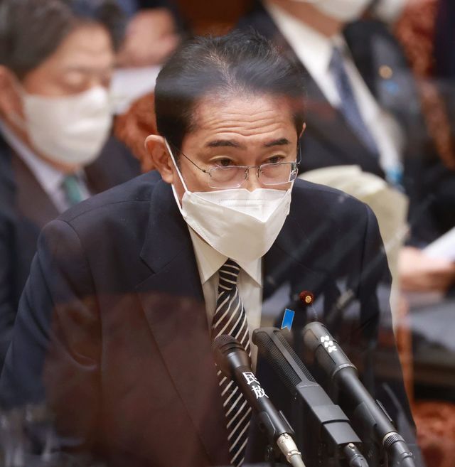 参院予算委員会で答弁する岸田文雄首相＝2022年11月30日午前、国会内