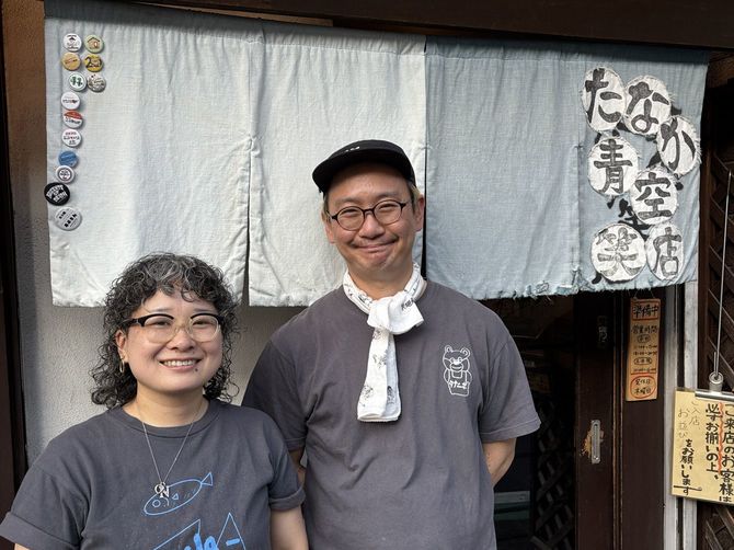 （左）妻の奈実さんと（右）店主の宏樹さん