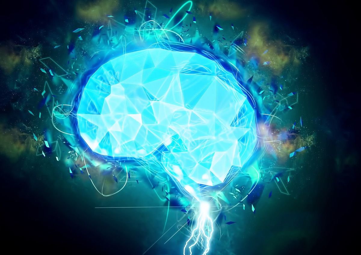 青く光る脳のイメージ