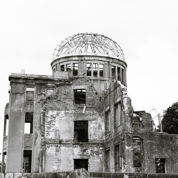 土にしみこまずに地面にぽろぽろと転がる不思議な雨…広島の少女たちが浴びた｢黒い雨｣の恐ろしい作用 暑さに口を大きく開けて｢黒い雨｣を飲んだ人もいた |  PRESIDENT Online（プレジデントオンライン）