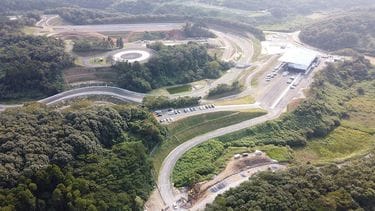 2500万円のトップモデルも試乗可…ポルシェが50億円をかけた｢本気の