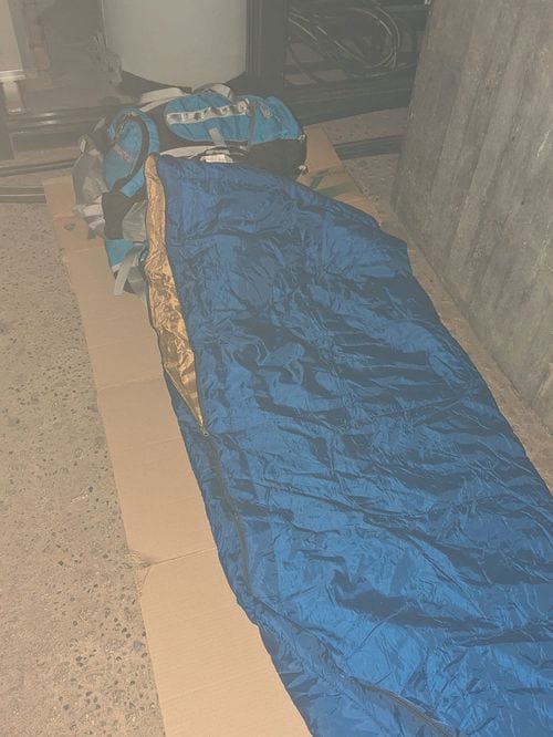 実際に筆者が寝泊まりしていた寝袋