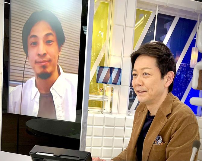 テレビ朝日の平石直之アナウンサー（右）