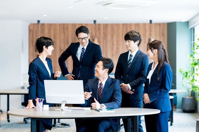 会議を開くビジネス・ピープル