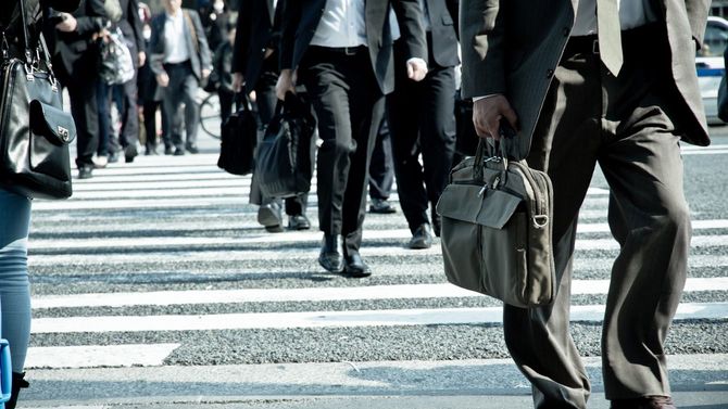 東京の街の通勤者