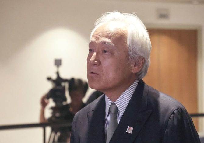取材に応じる蔵内議長 銭疑惑解明へ第三者委