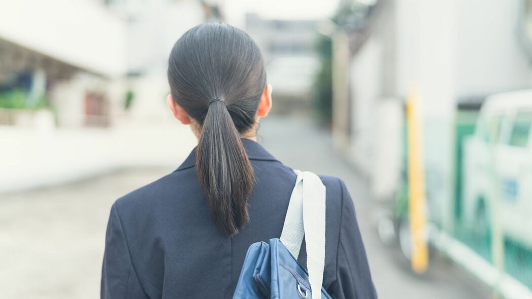 マフラー､うちわの使用禁止だけではない…｢ポニーテールの高さ｣まで校則で指定する信じがたい理由